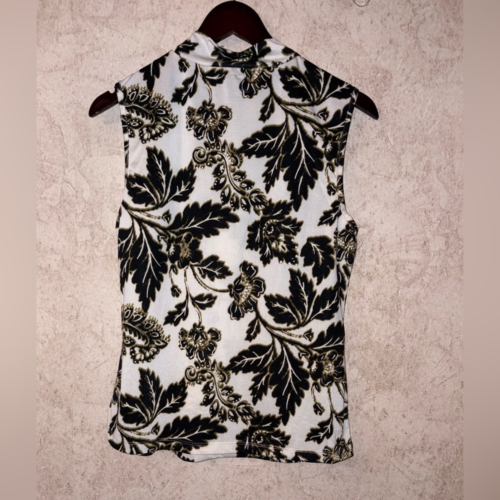 💕BY Design Love You More Floral Sleeveless Top